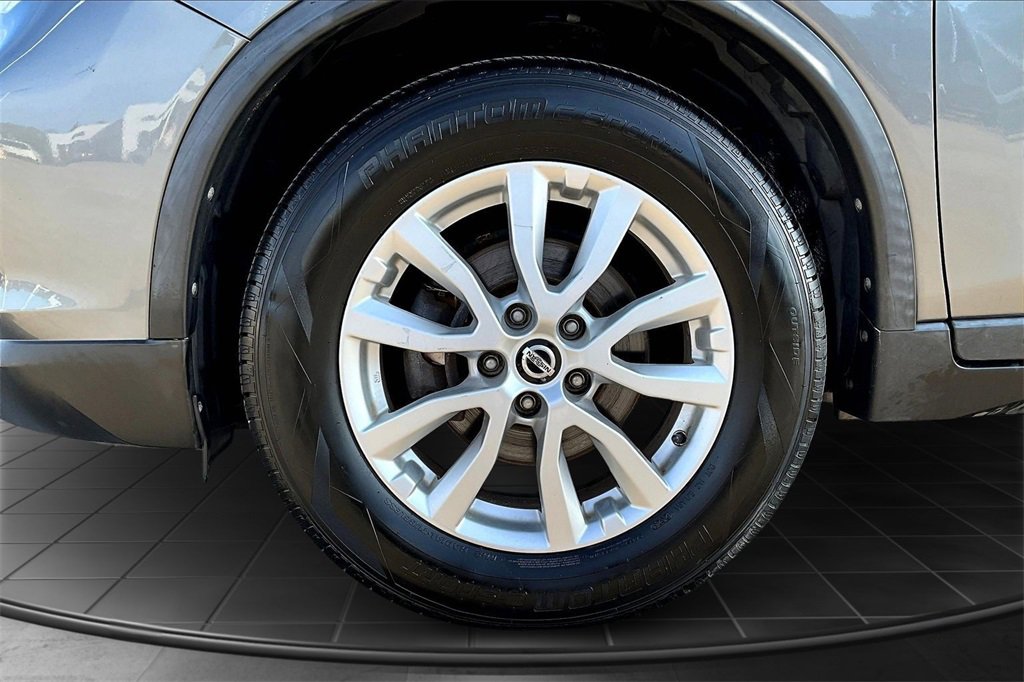 Used 2019 Nissan Rogue SV image 9