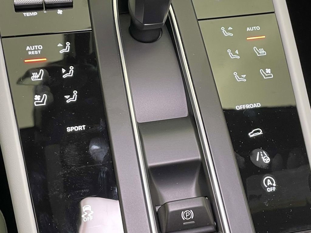 New 2026 Porsche Macan AWD/4WD image 34