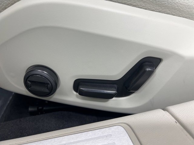 Used 2023 Volvo V60 B5 Cross Country Plus w/ Climate Package image 19