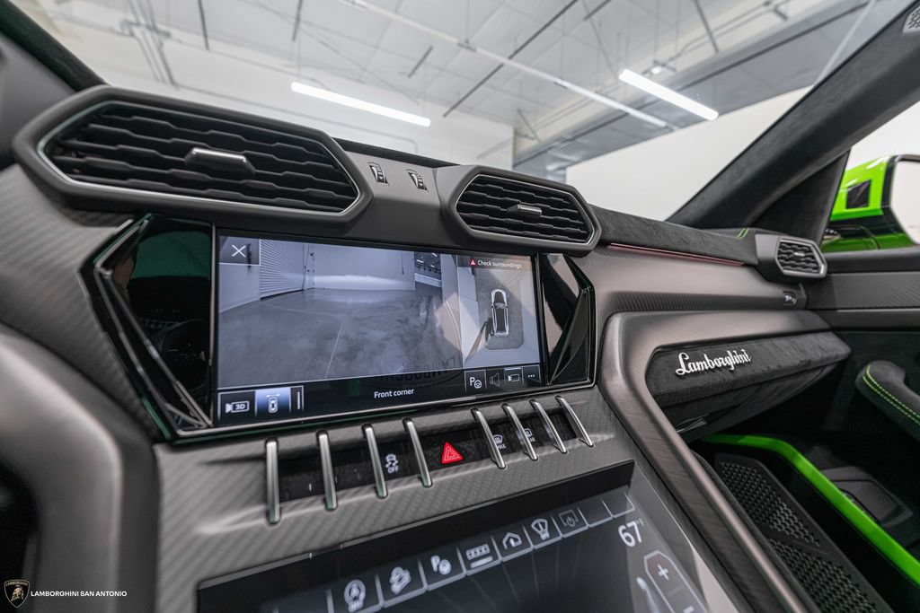 Used 2024 Lamborghini Urus Performante AWD/4WD image 45