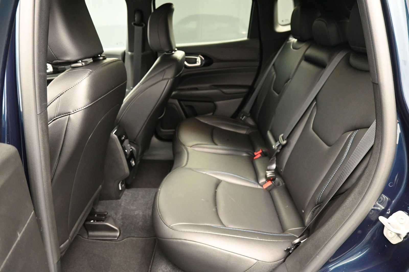 Used 2026 Jeep Compass Limited AWD/4WD image 16