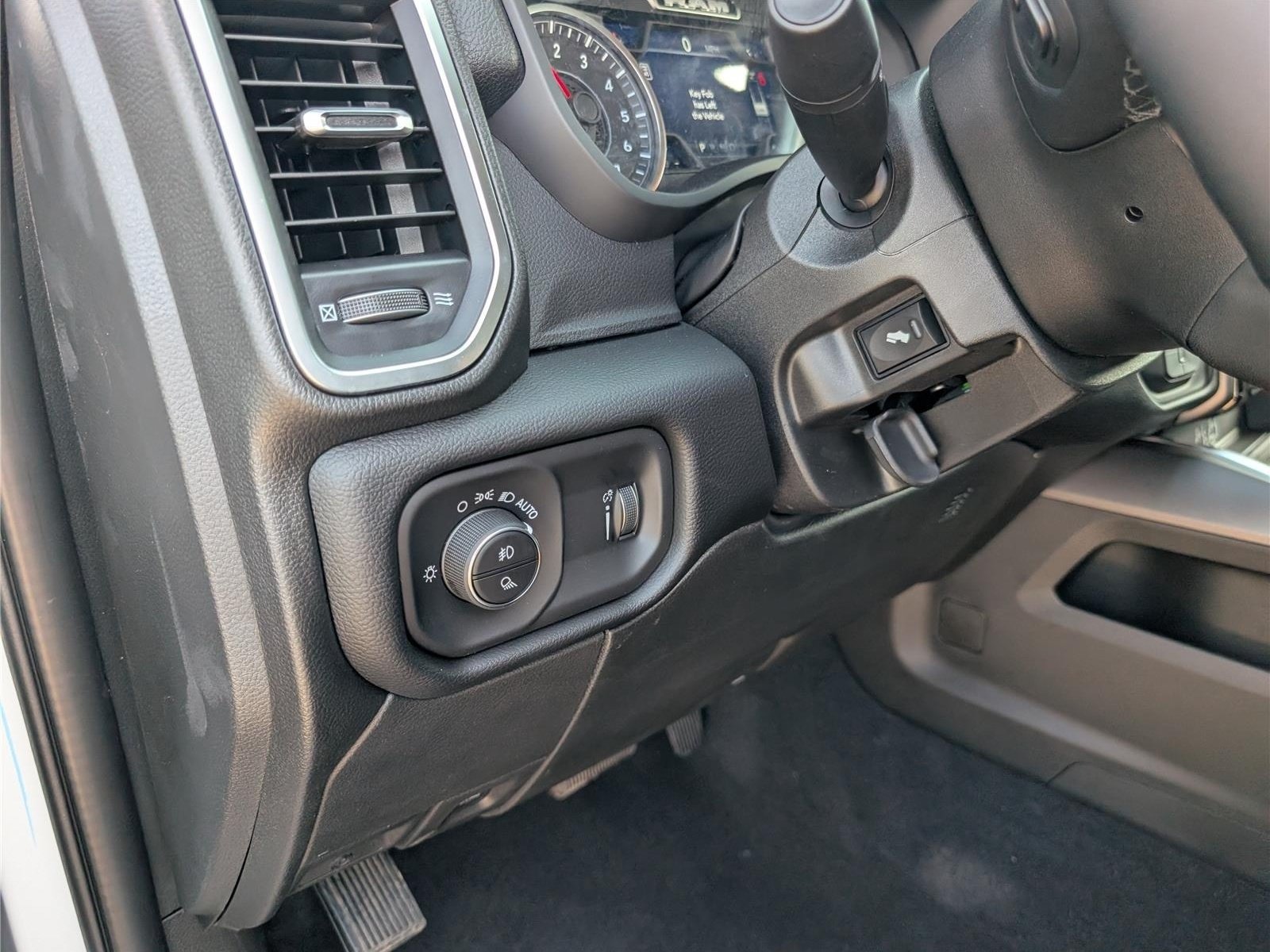 New 2026 RAM 2500 Big Horn AWD/4WD image 17