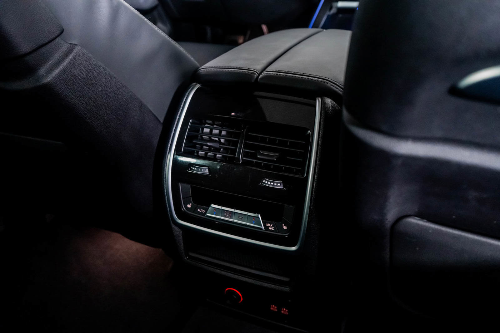 Used 2024 BMW X7 M60i w/ Premium Package image 52