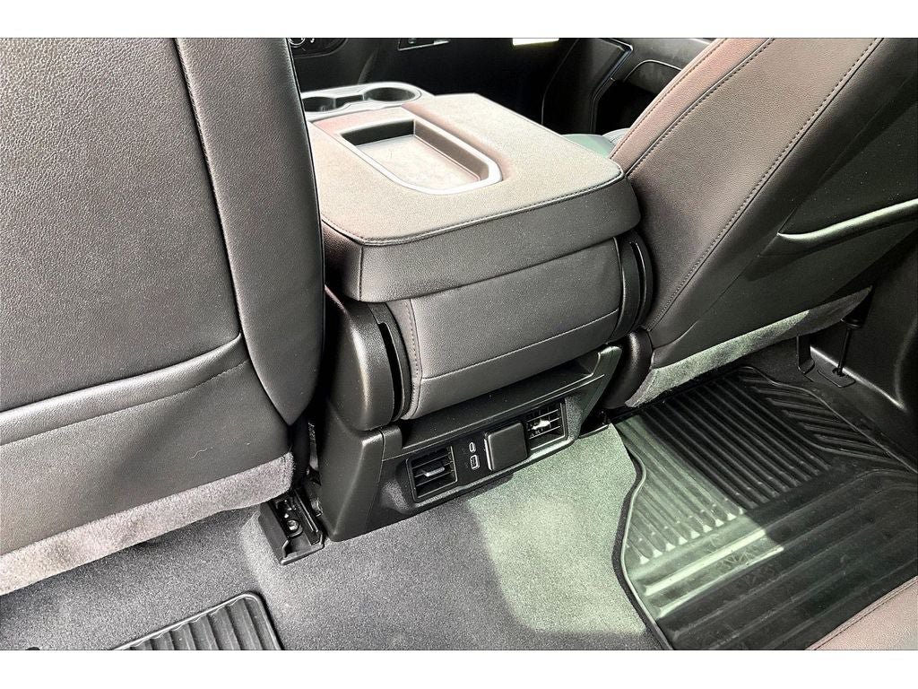 Used 2025 Chevrolet Silverado 3500 LTZ AWD/4WD image 25
