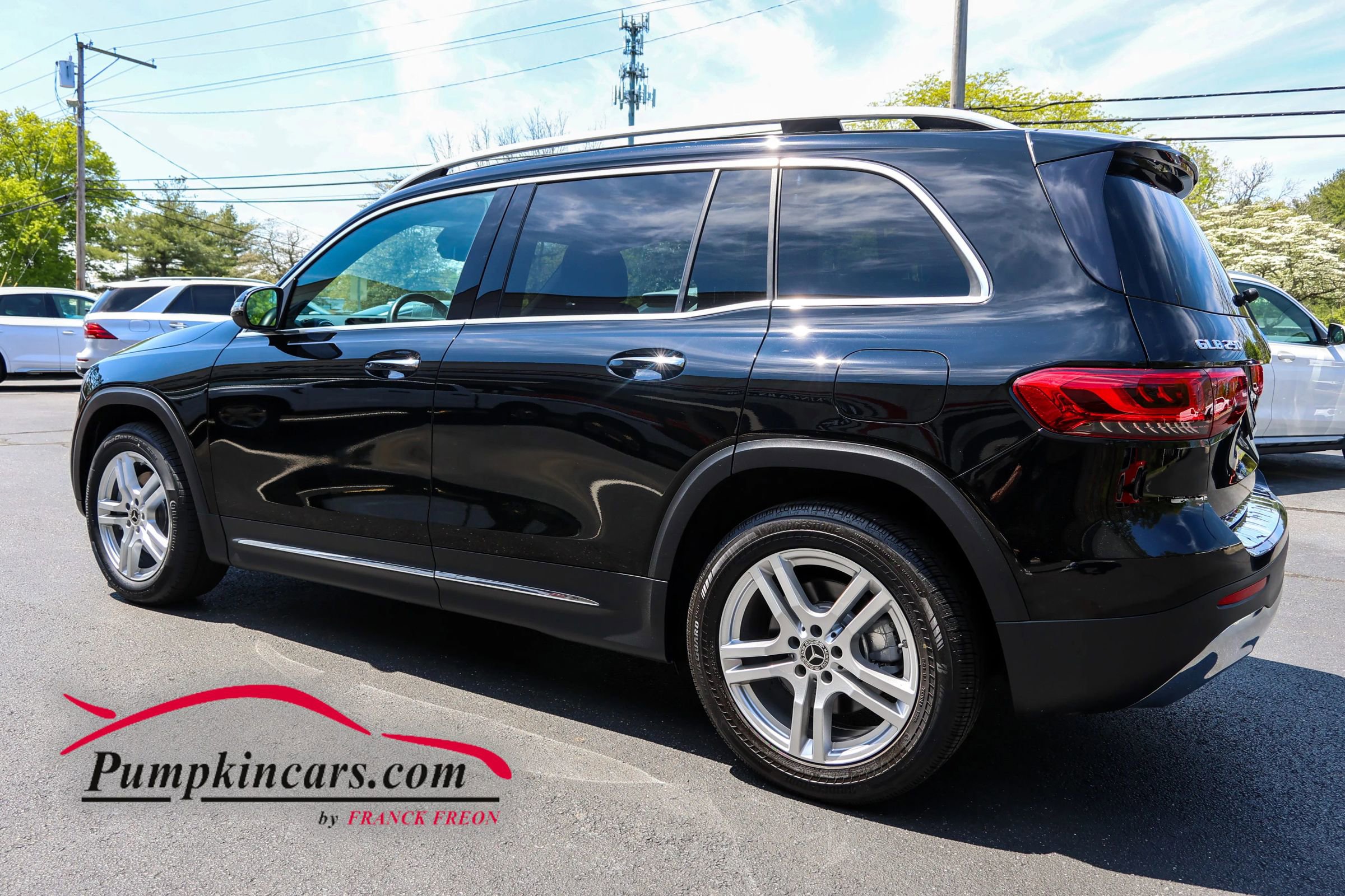 Used 2021 Mercedes-Benz GLB 250 4MATIC w/ Premium Package image 4