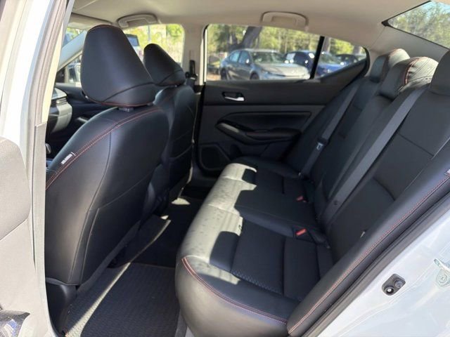 Used 2023 Nissan Altima 2.5 SR image 14