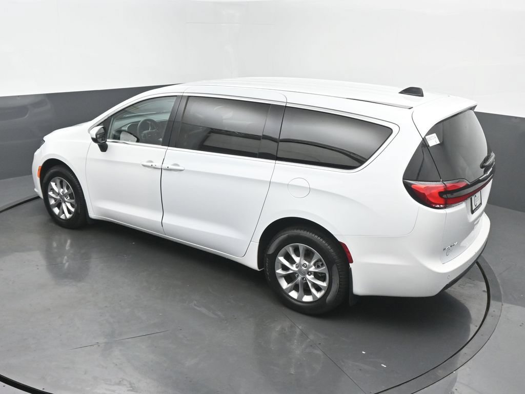 Used 2023 Chrysler Pacifica Touring-L AWD/4WD image 50