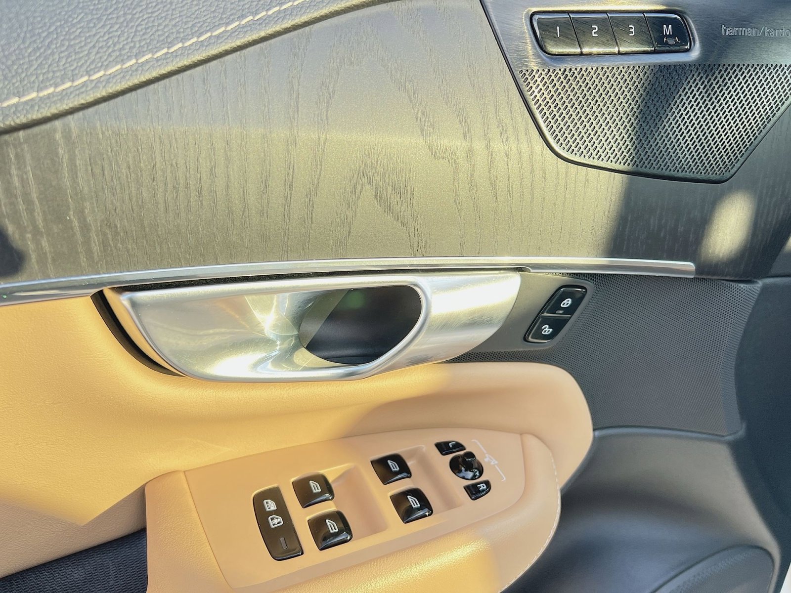 Used 2022 Volvo XC90 T6 Inscription w/ Advanced Package image 15