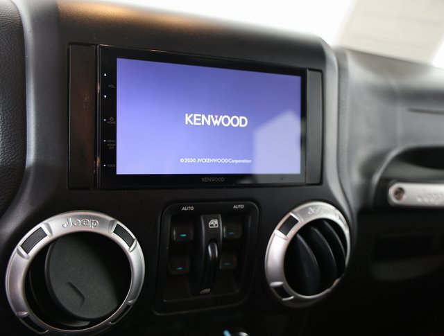 Used 2015 Jeep Wrangler Unlimited Sahara w/ Connectivity Group image 11