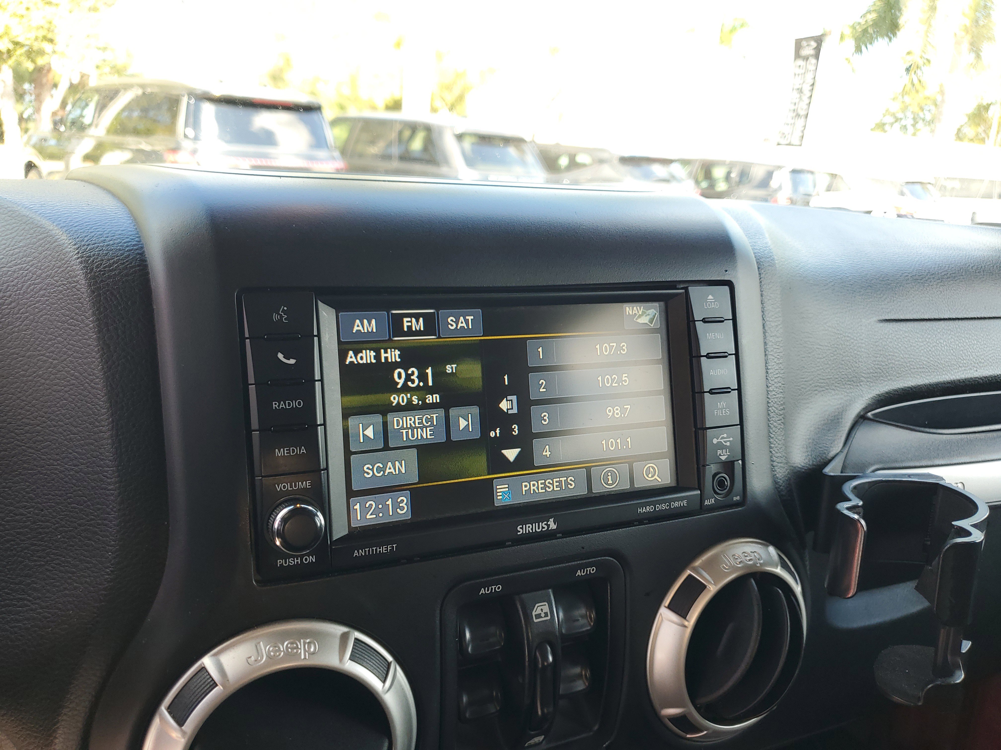 Used 2017 Jeep Wrangler Unlimited Sahara w/ Connectivity Group image 25