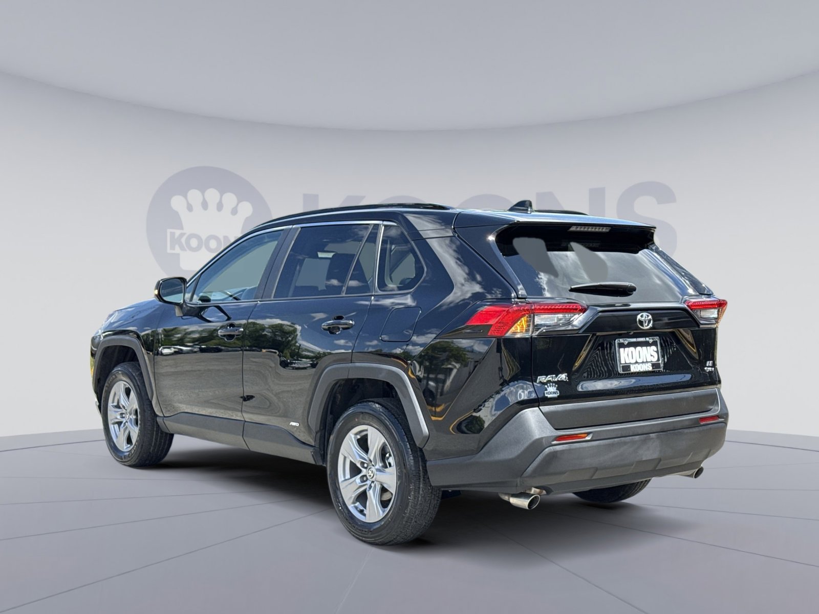 Used 2025 Toyota RAV4 LE AWD/4WD image 8