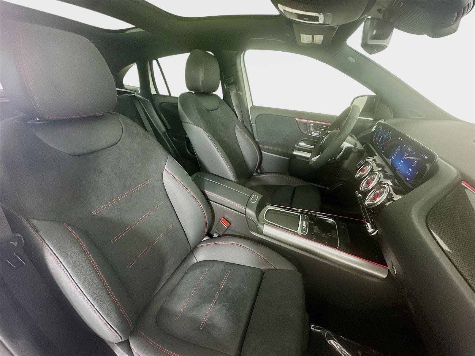 Certified 2025 Mercedes-Benz GLA 250 4MATIC image 36