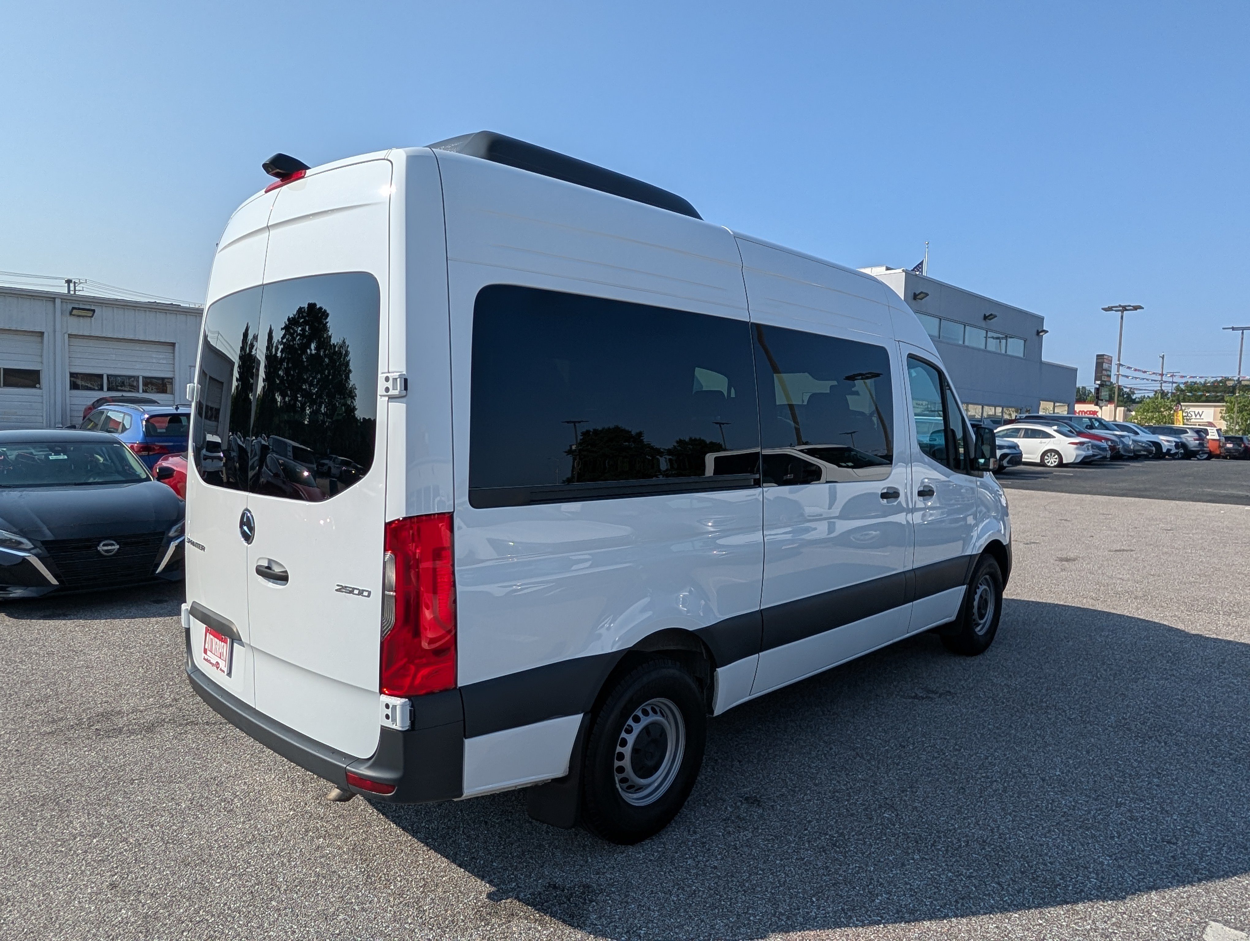 Used 2024 Mercedes-Benz Sprinter 2500 image 3