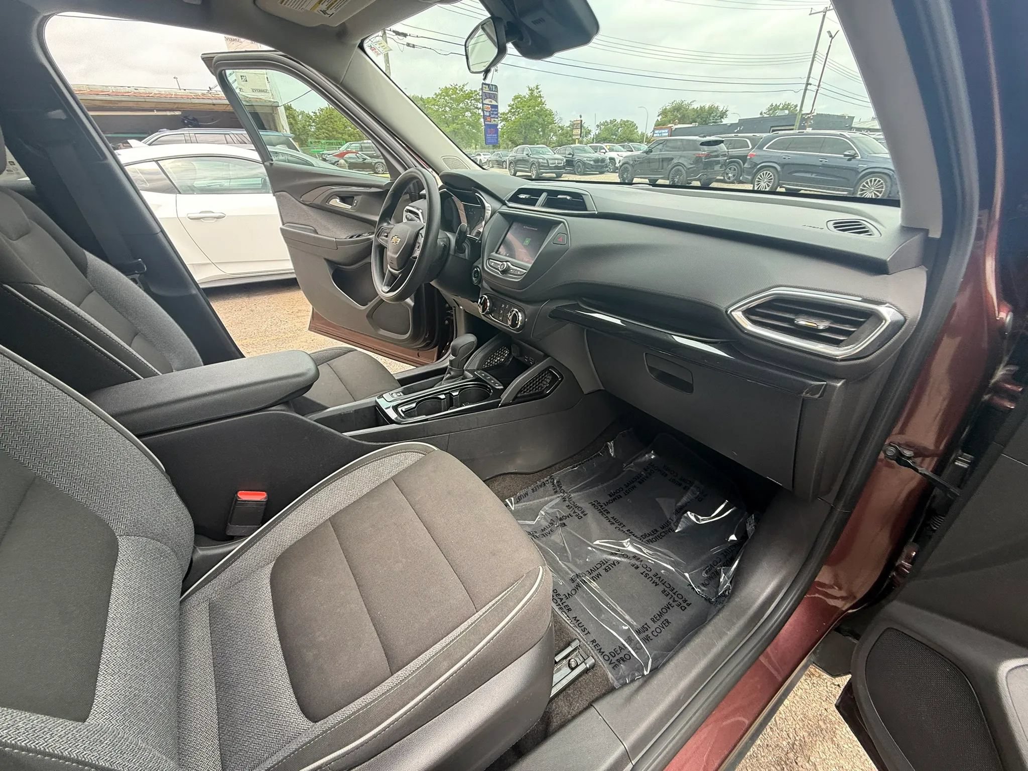 Used 2022 Chevrolet TrailBlazer LT FWD image 33