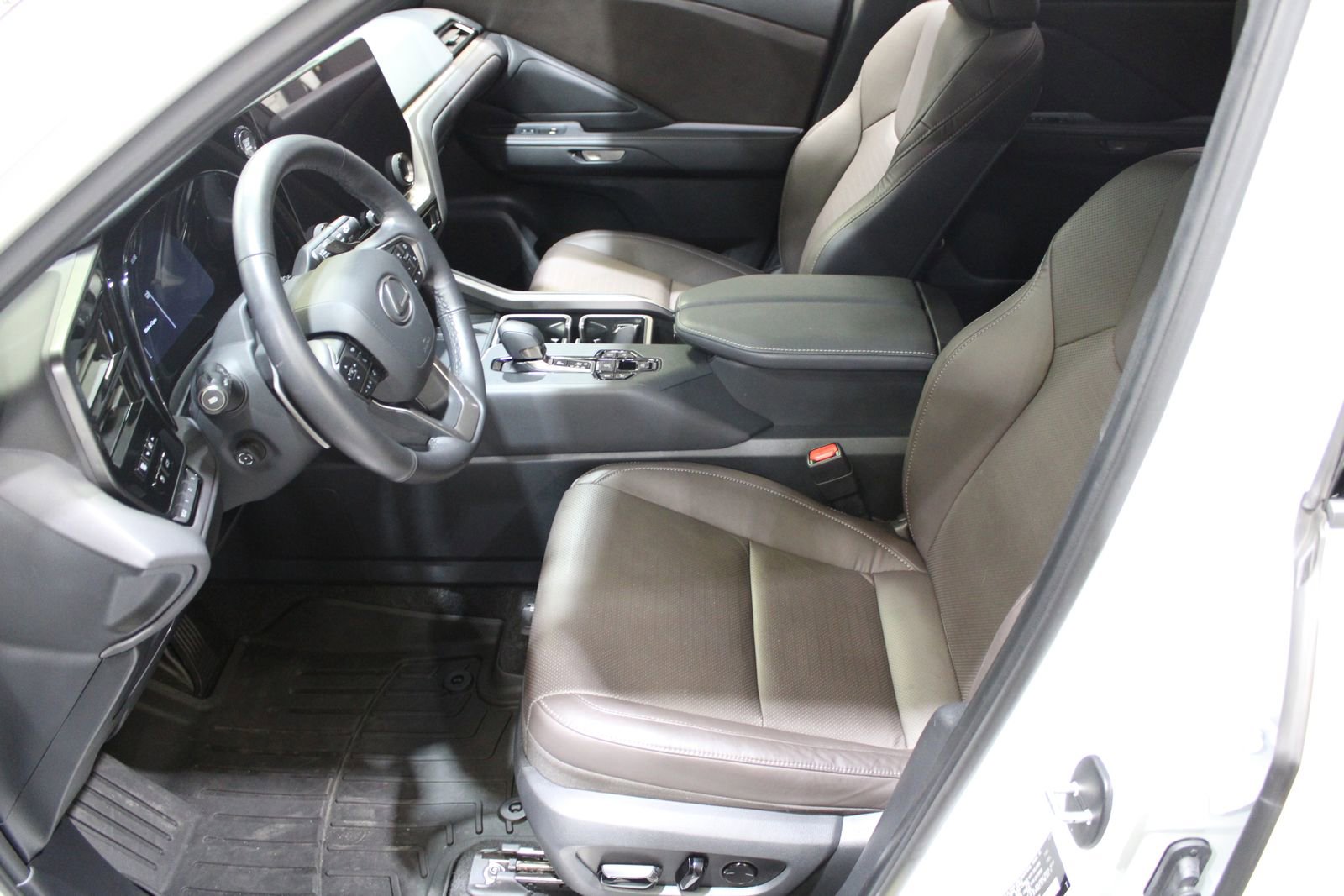 Used 2024 Lexus TX 350 AWD w/ Captains Chair Package image 19
