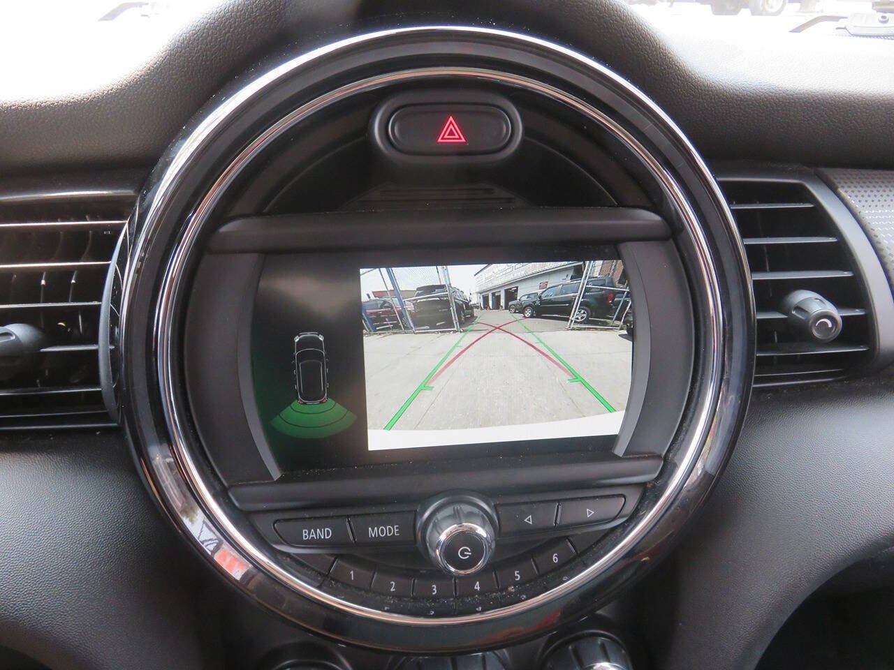 Used 2019 MINI Cooper 4-Door Hardtop w/ Signature Upholstery Package FWD image 18