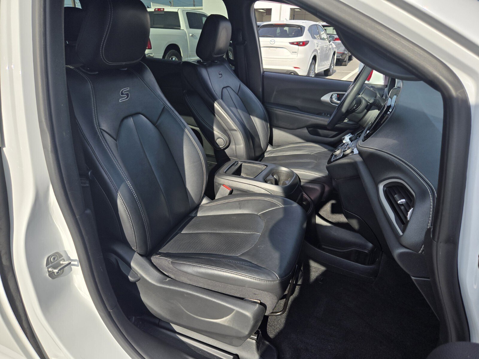 Used 2022 Chrysler Pacifica Touring-L w/ S Appearance Package image 9