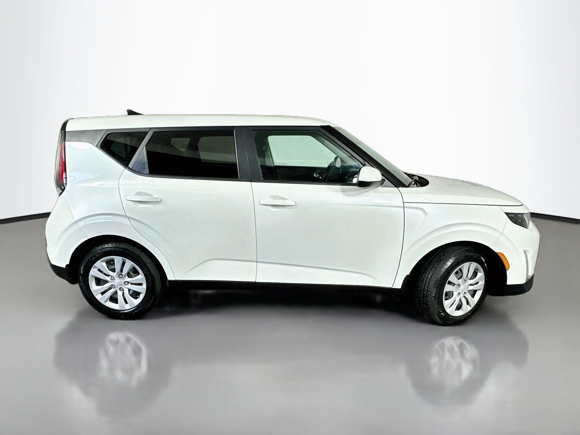 Used 2023 Kia Soul LX FWD image 8