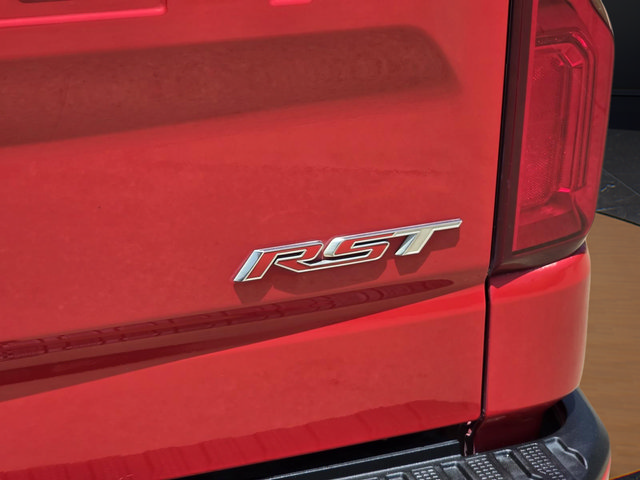 Used 2022 Chevrolet Silverado 1500 RST w/ Z71 Off-Road Package AWD/4WD image 32