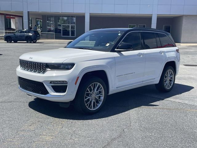 Used 2025 Jeep Grand Cherokee Summit AWD/4WD image 3