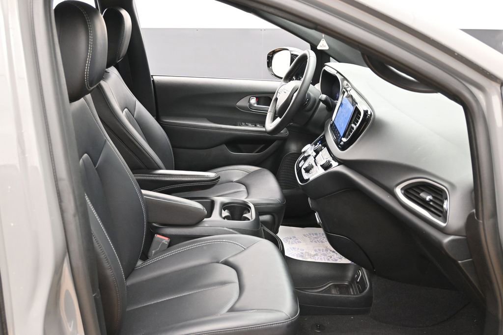 Used 2025 Chrysler Pacifica Select FWD image 39