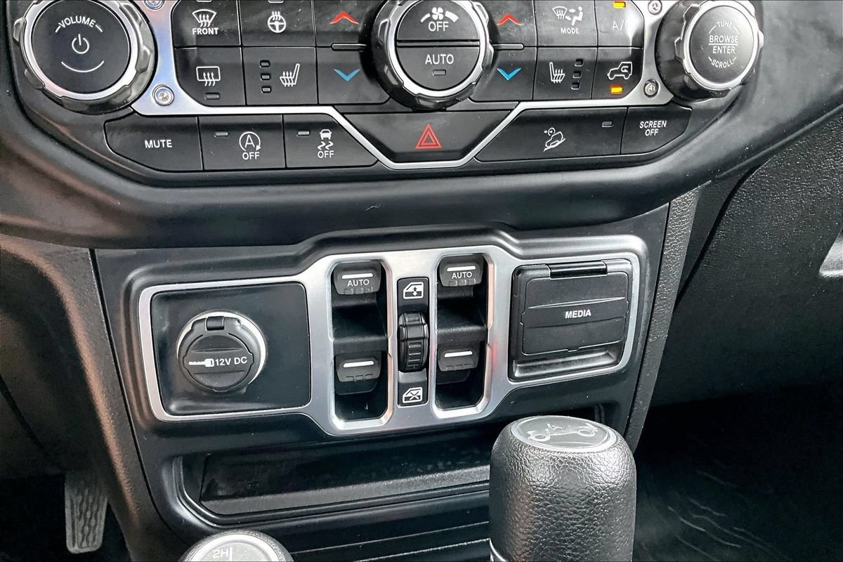 Used 2018 Jeep Wrangler Unlimited Sahara AWD/4WD image 30