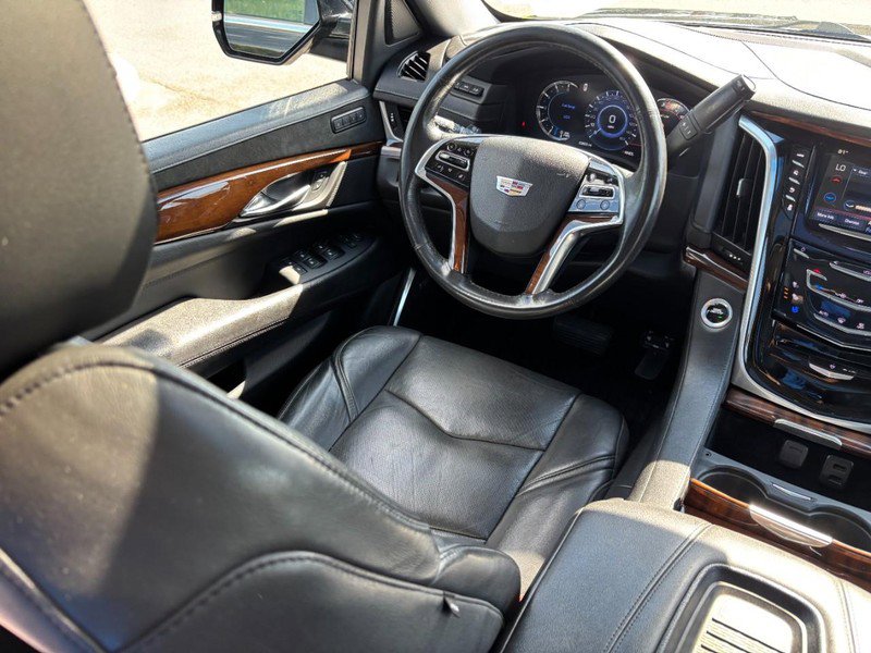 Used 2019 Cadillac Escalade Luxury AWD/4WD image 13