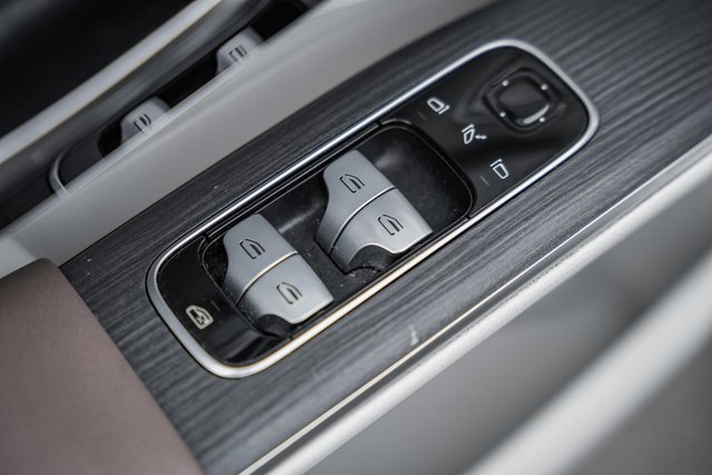 Used 2023 Mercedes-Benz EQS 580 4MATIC SUV image 35