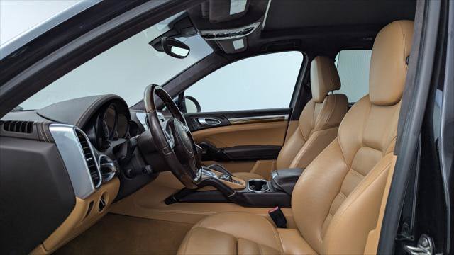 Used 2014 Porsche Cayenne Turbo AWD/4WD image 14