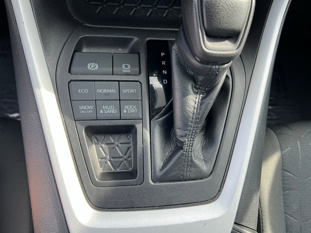 Used 2022 Toyota RAV4 XLE image 38