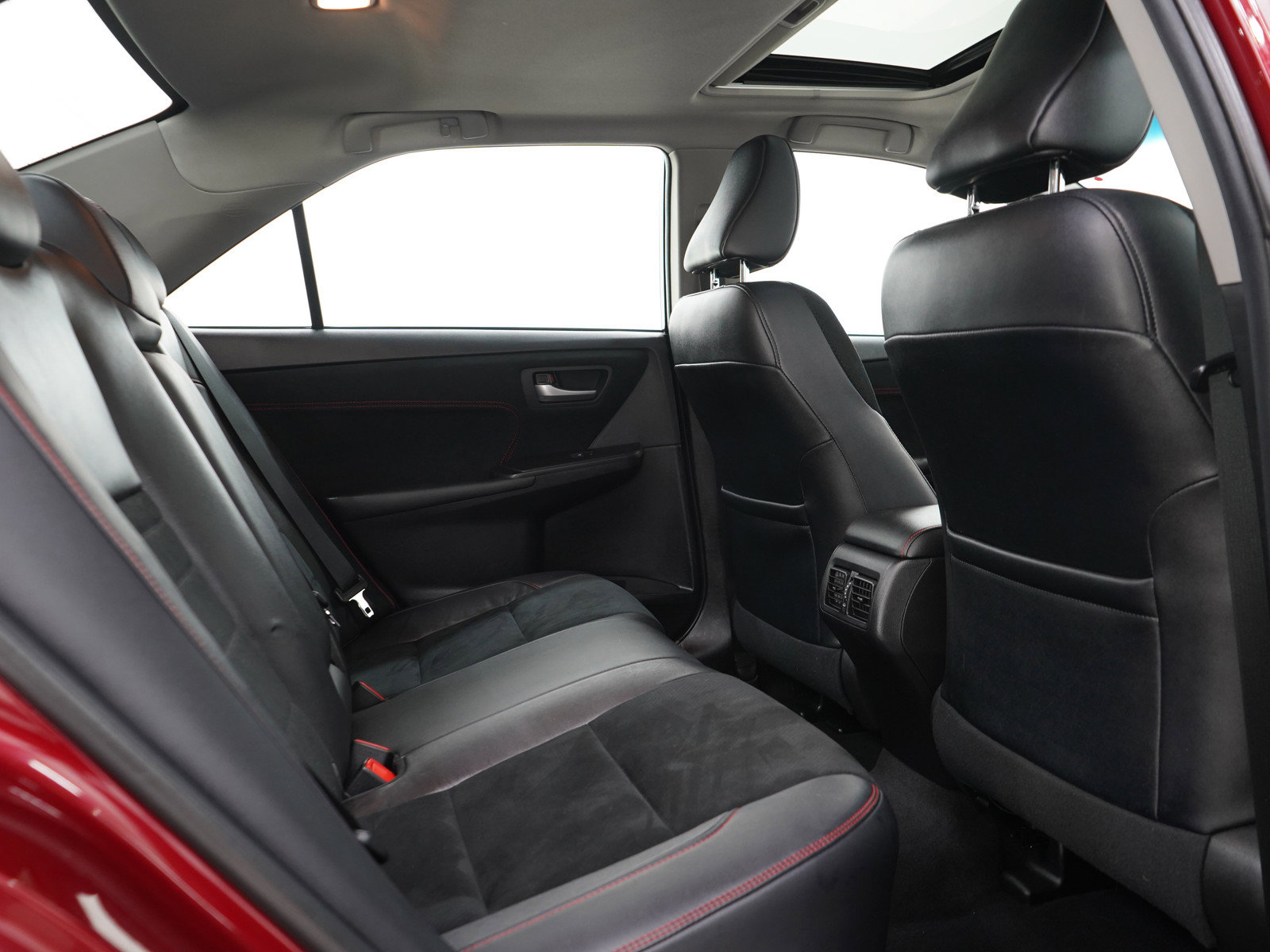 Used 2015 Toyota Camry XSE w/ Advanced Technology Package FWD image 12