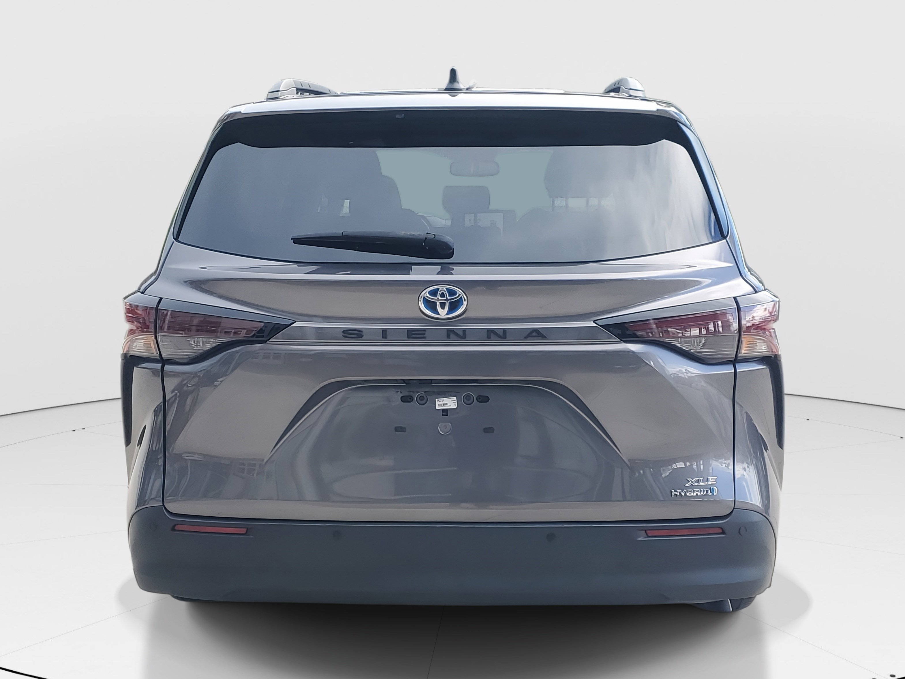 Used 2023 Toyota Sienna XLE image 4