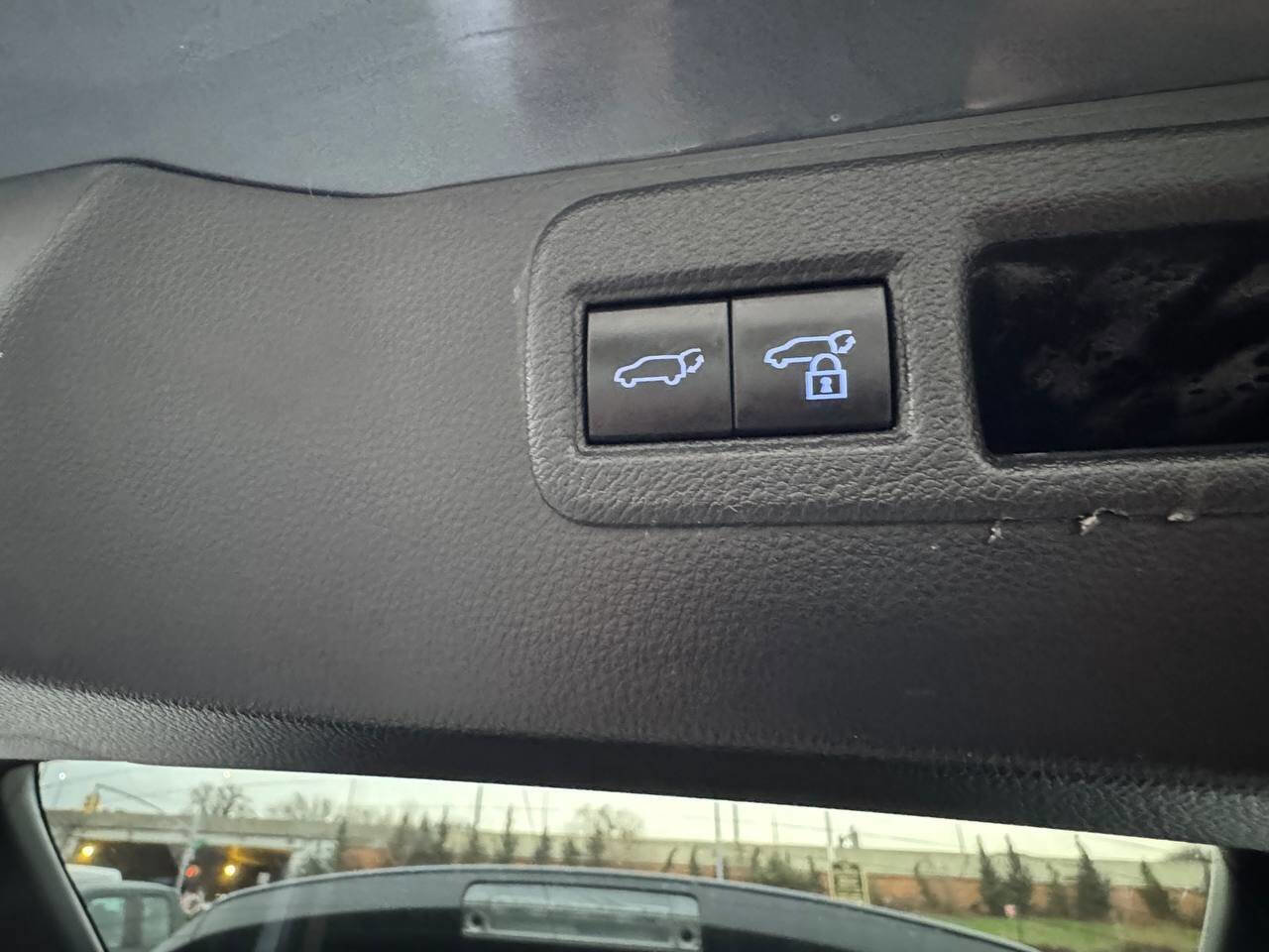 Used 2022 Toyota Venza LE AWD/4WD image 25