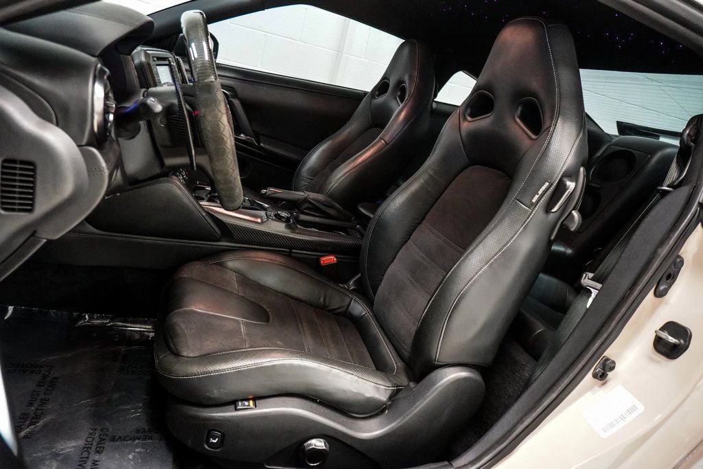 Used 2017 Nissan GT-R Premium AWD/4WD image 18