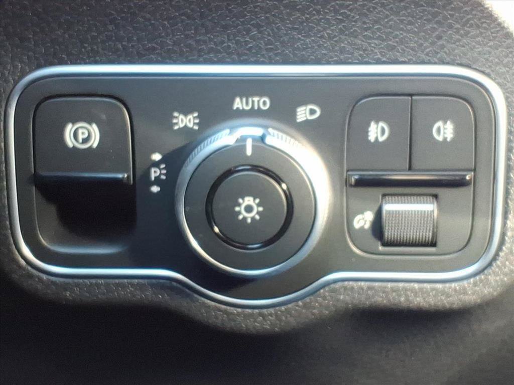 New 2026 Mercedes-Benz GLB 250 4MATIC image 21