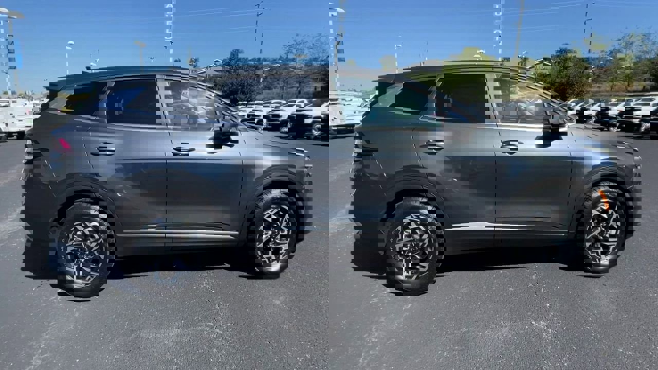 Used 2024 Kia Sportage LX image 9