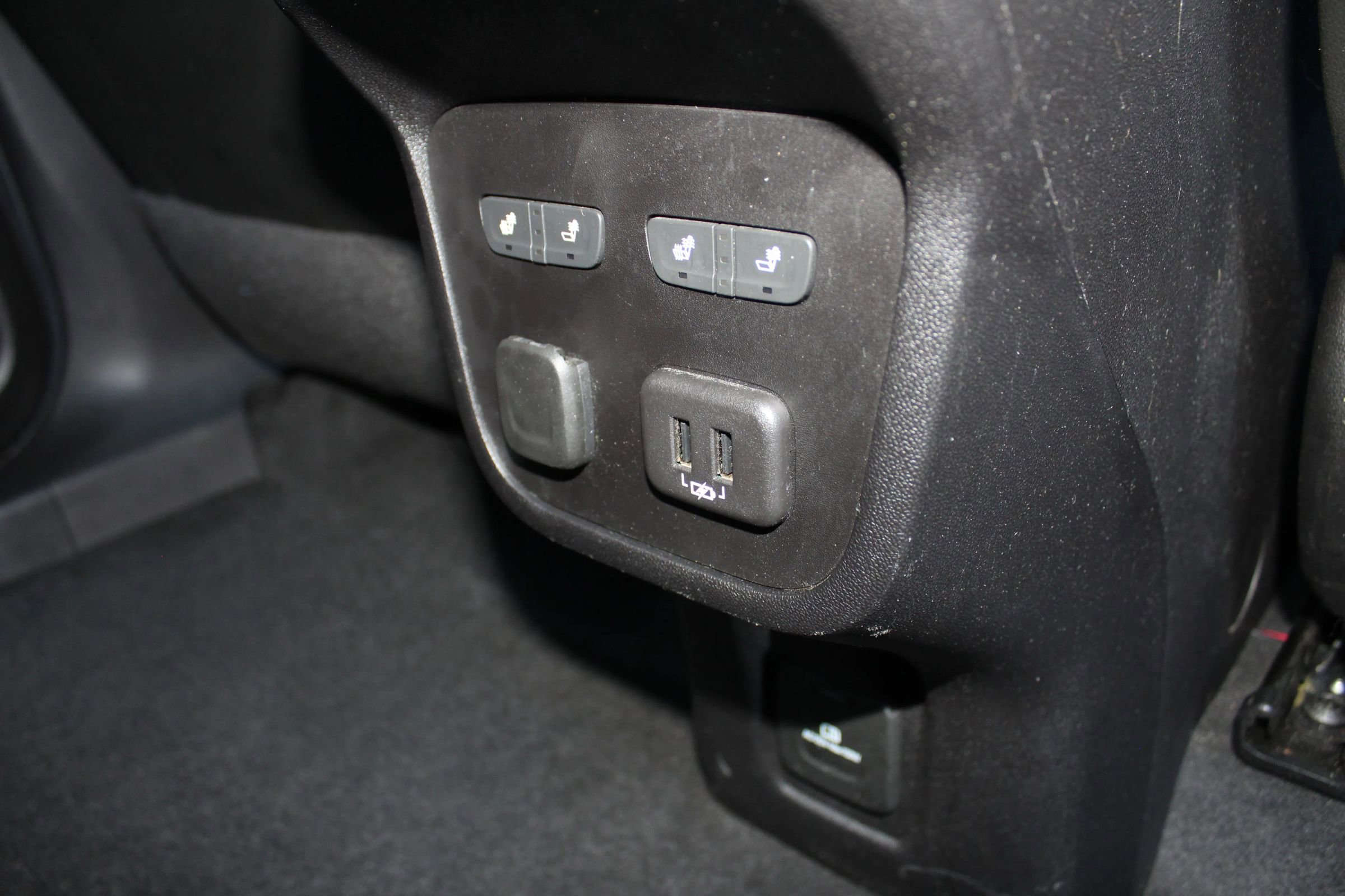 Used 2018 Chevrolet Equinox Premier image 24