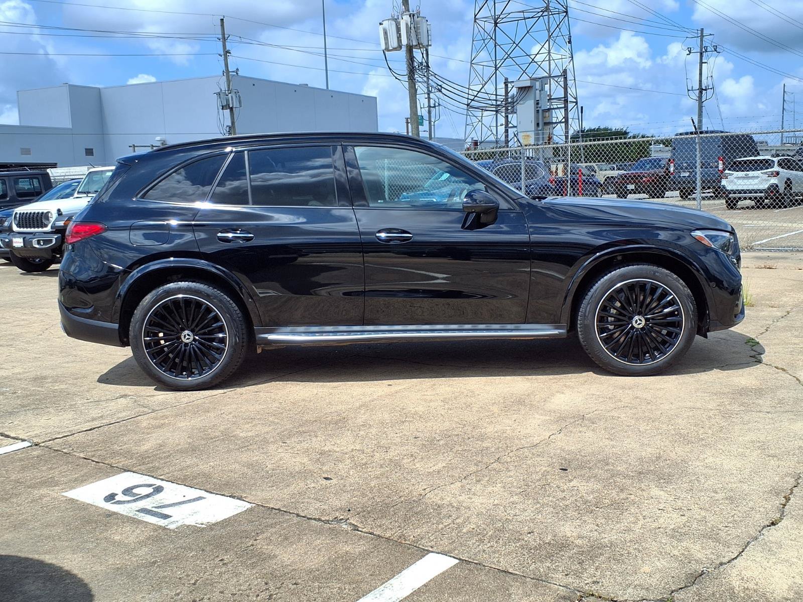 Used 2025 Mercedes-Benz GLC 350e 4MATIC image 28