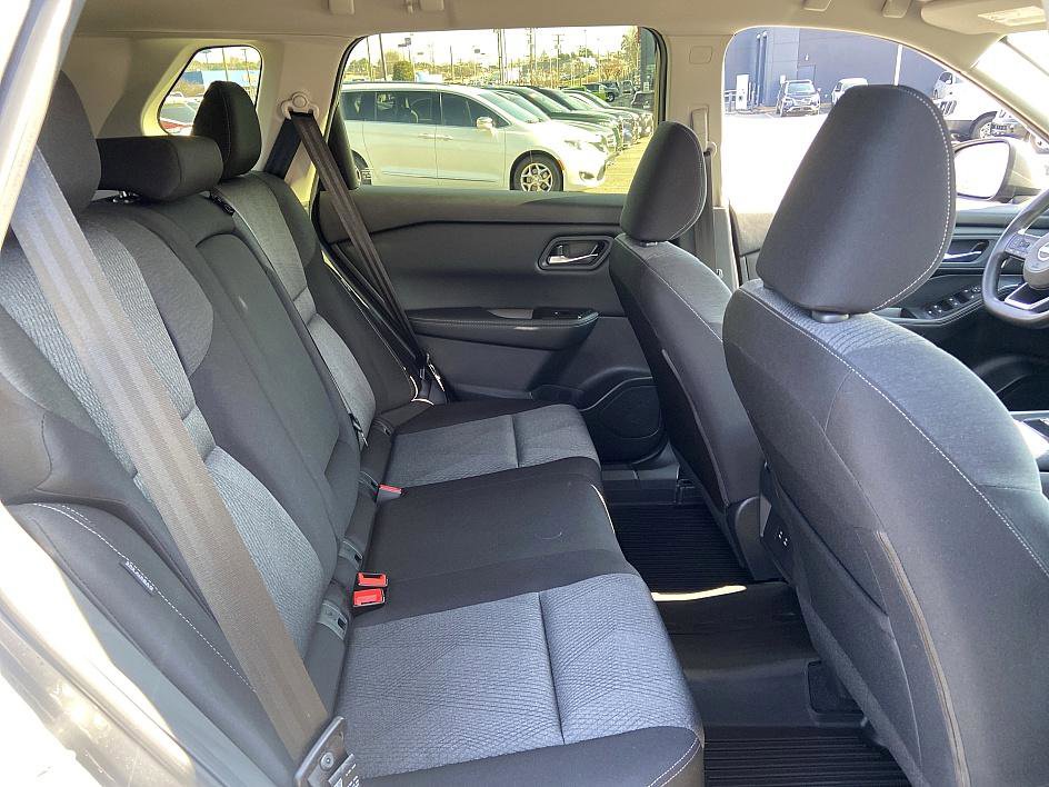 Certified 2024 Nissan Rogue SV image 18