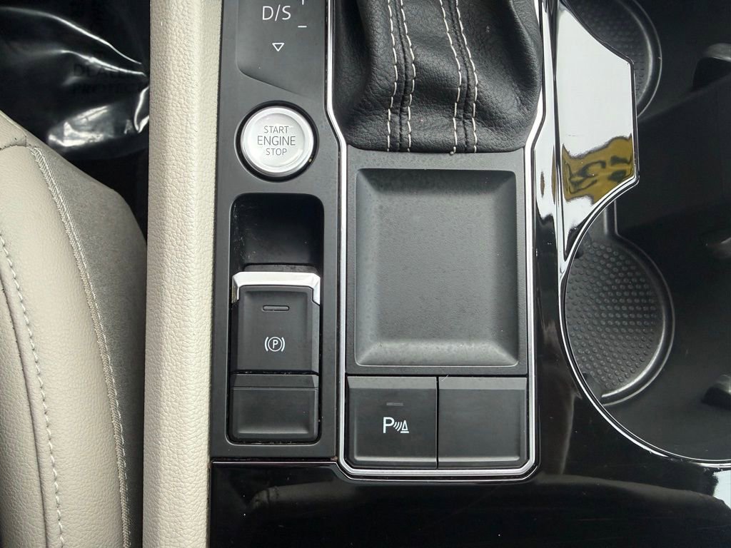 Used 2023 Volkswagen Atlas SE image 34