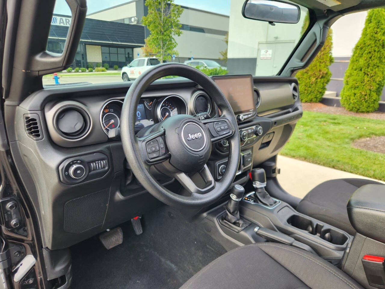 Used 2022 Jeep Wrangler Sport AWD/4WD image 10
