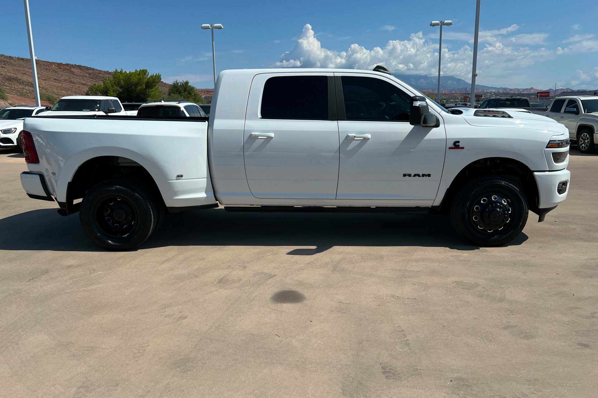 Used 2025 RAM 3500 Laramie AWD/4WD image 6