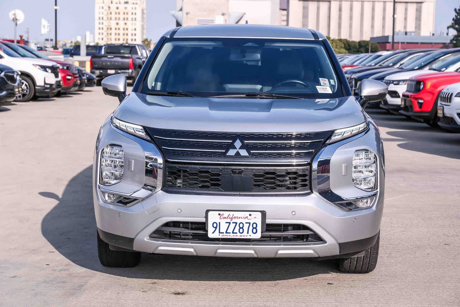 Used 2024 Mitsubishi Outlander SE AWD/4WD image 2