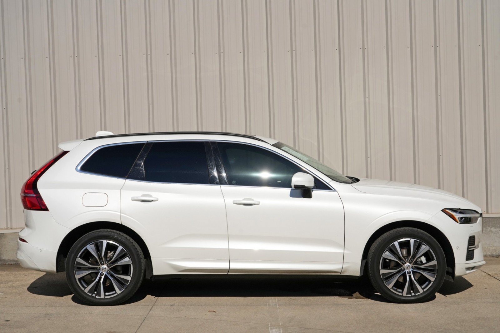 Used 2022 Volvo XC60 B5 Momentum w/ Advanced Package AWD/4WD image 55
