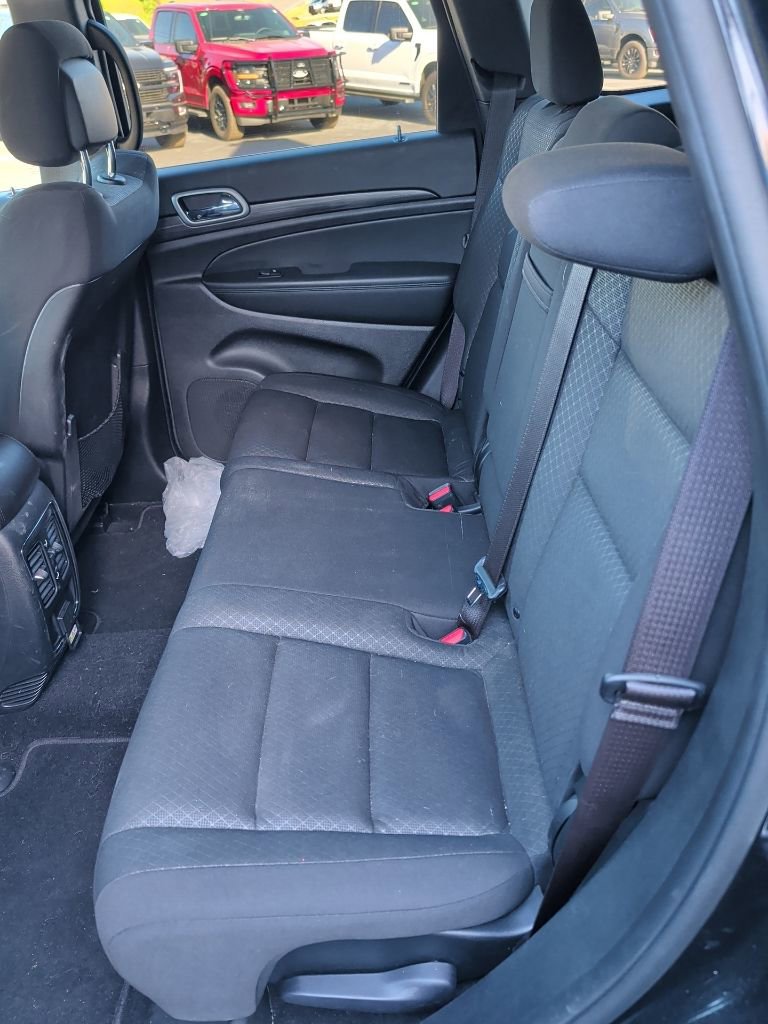Used 2021 Jeep Grand Cherokee Laredo w/ Security & Convenience Group AWD/4WD image 9