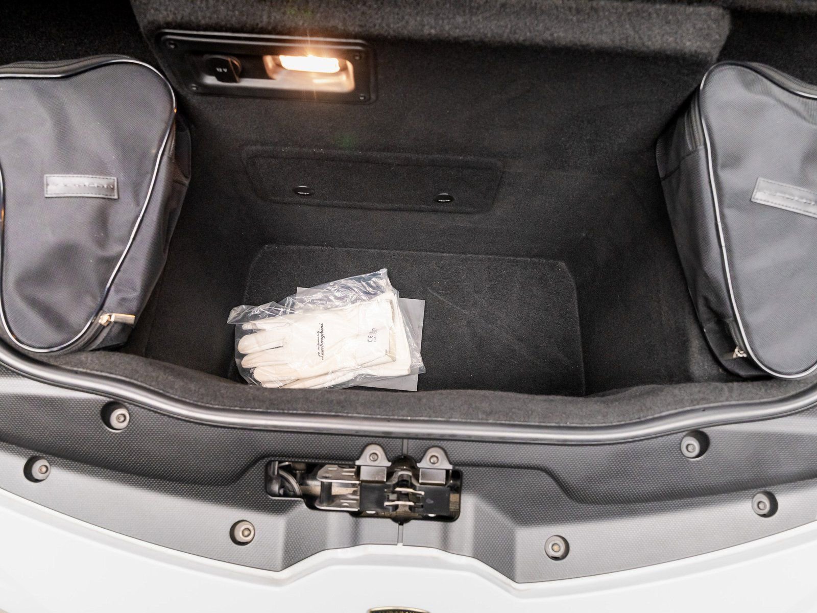 Used 2015 Lamborghini Huracan LP 610-4 image 32