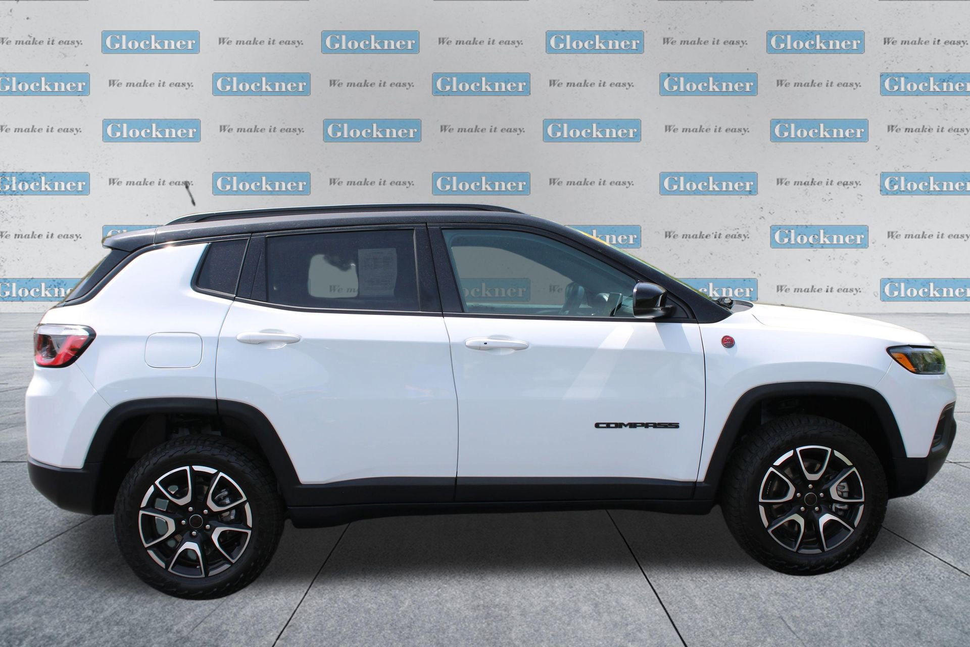 Used 2025 Jeep Compass Trailhawk AWD/4WD image 7
