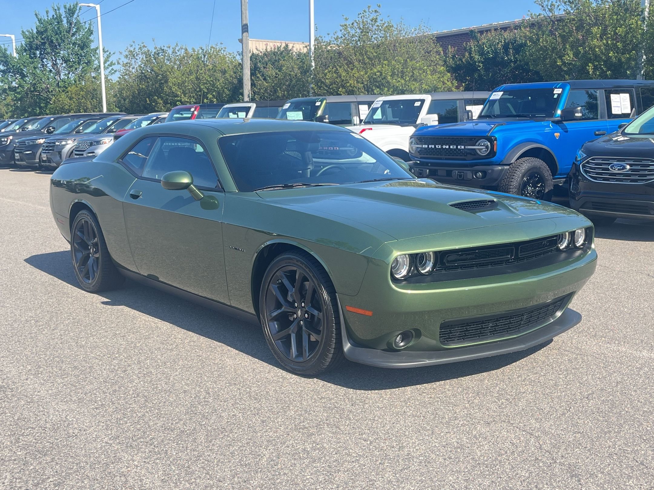 Used 2022 Dodge Challenger R/T w/ Driver Convenience Group RWD image 2