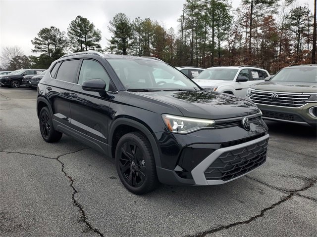 New 2026 Volkswagen Taos SE image 3