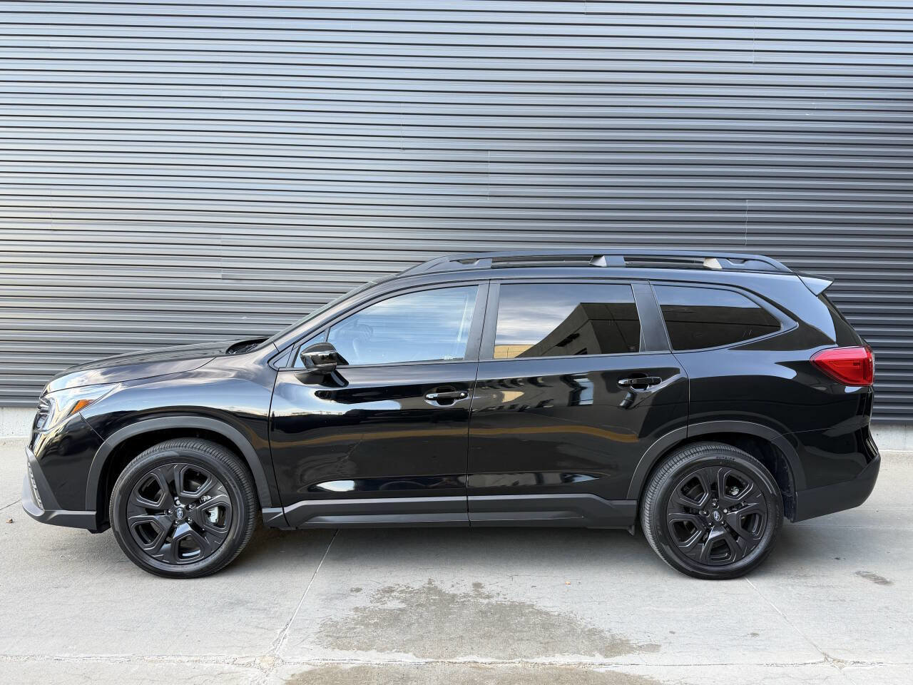 Used 2025 Subaru Ascent Bronze Edition image 9